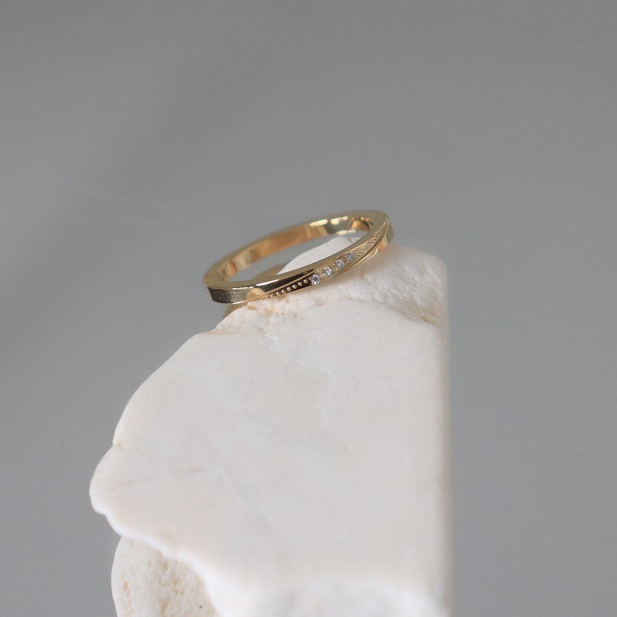 Everyday Elegance: Gold Plated Minimalist Style Ring - Elevate Your Look with Timeless Simplicity