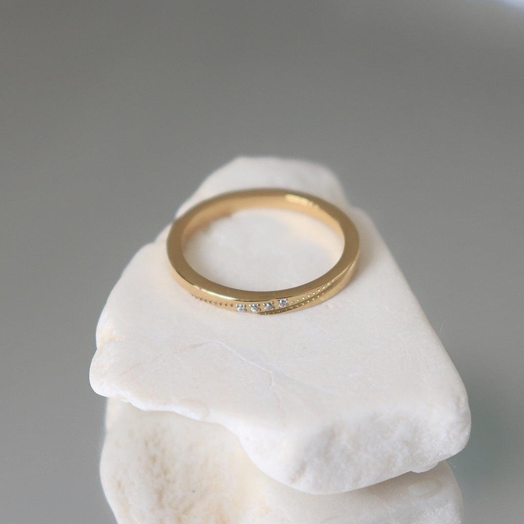Everyday Elegance: Gold Plated Minimalist Style Ring - Elevate Your Look with Timeless Simplicity