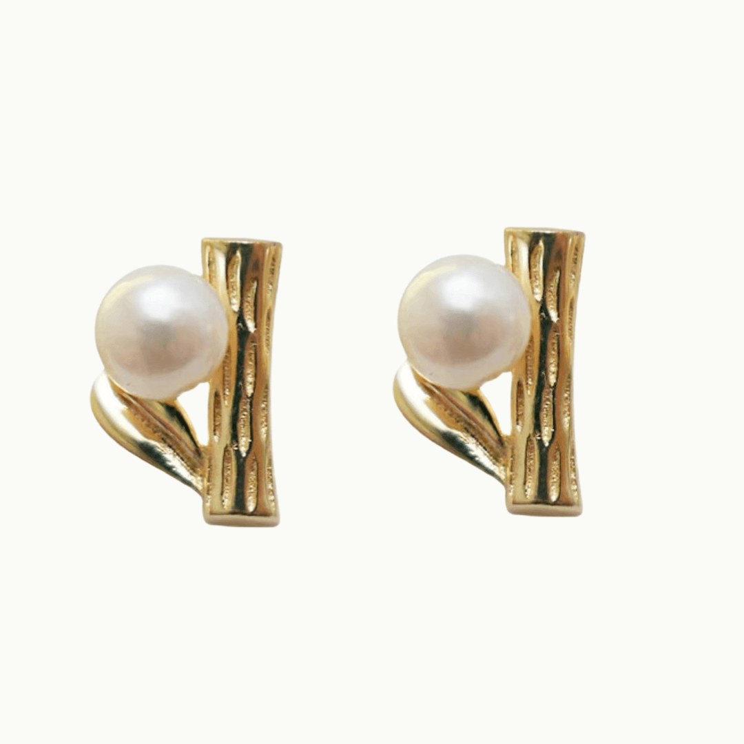 Gold-plated Freshwater Pearl Earrings – Timeless elegance in every detail. Elevate your style with these lustrous pearls.