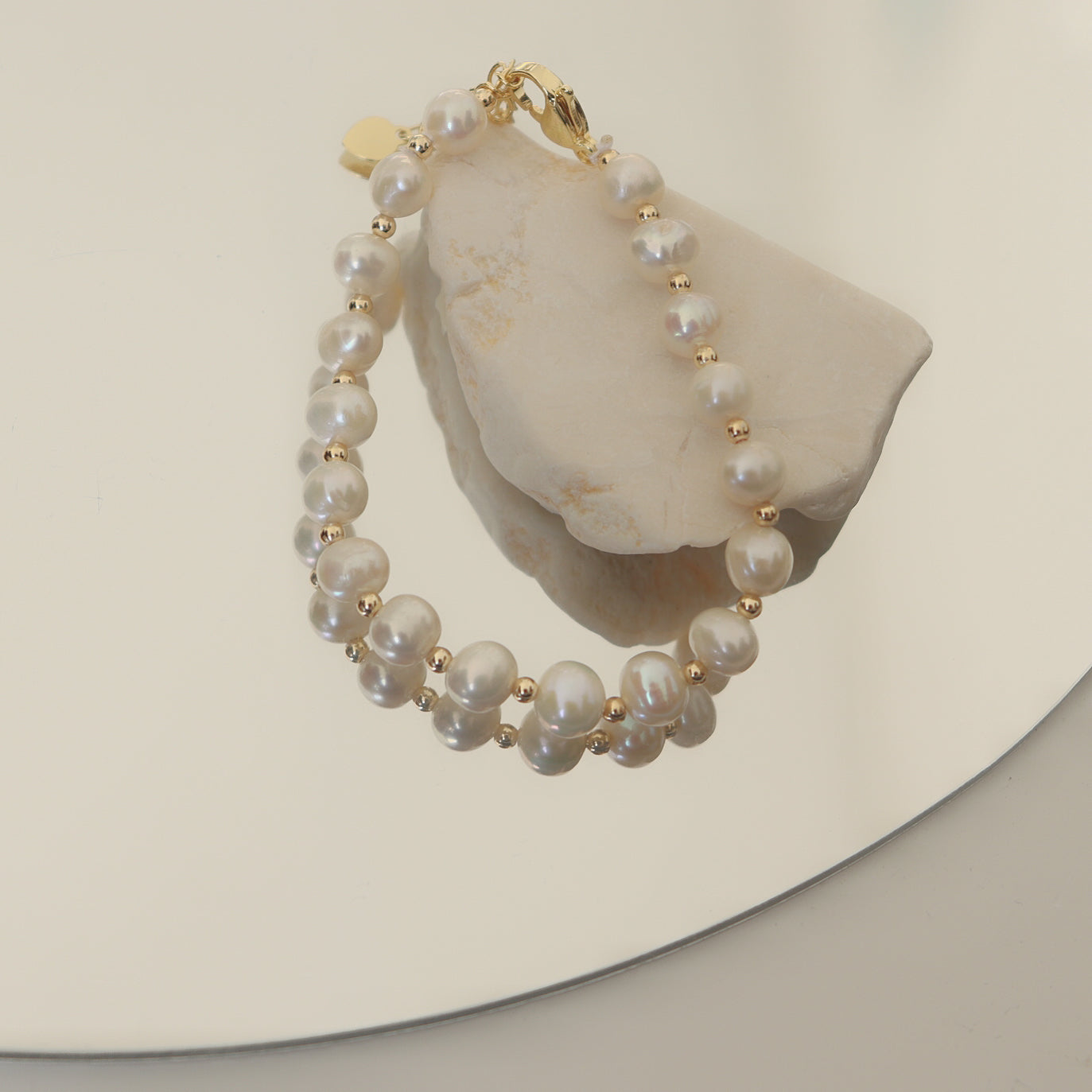 Exquisite Handmade Freshwater Pearl Beaded Bracelet - A Touch of Elegance for Every Occasion
