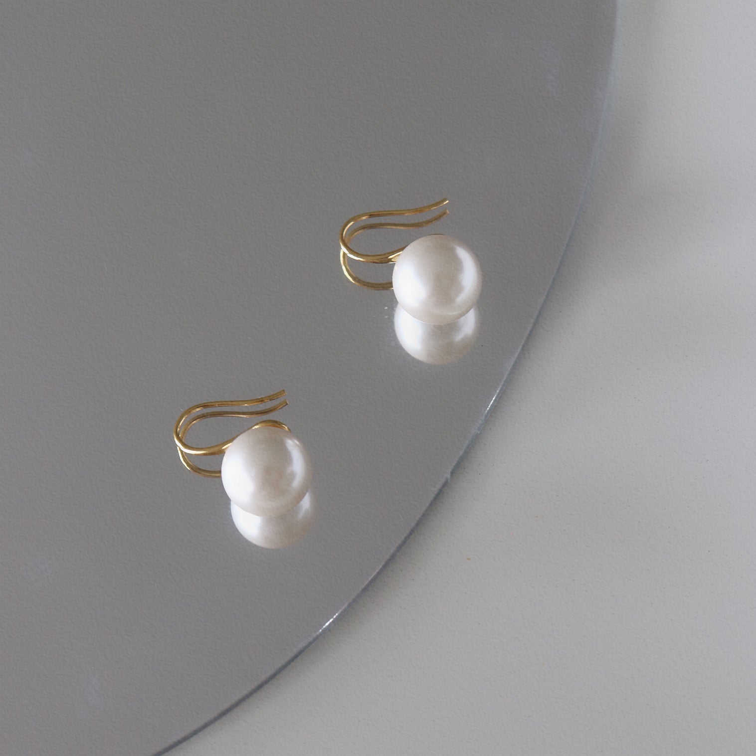 Gold-plated Freshwater Pearl Earrings – Timeless elegance in every detail. Elevate your style with these lustrous pearls, expertly plated in radiant gold.