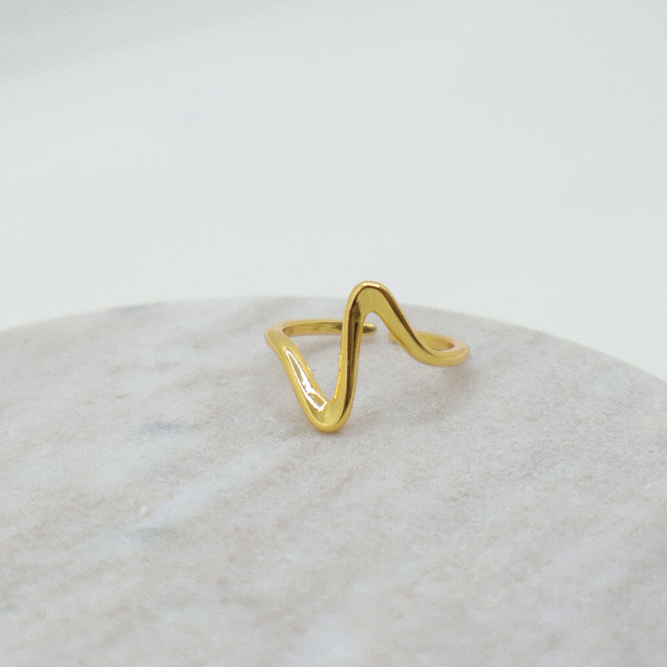 Everyday Elegance: Gold Plated Minimalist Style Ring - Elevate Your Look with Timeless Simplicity