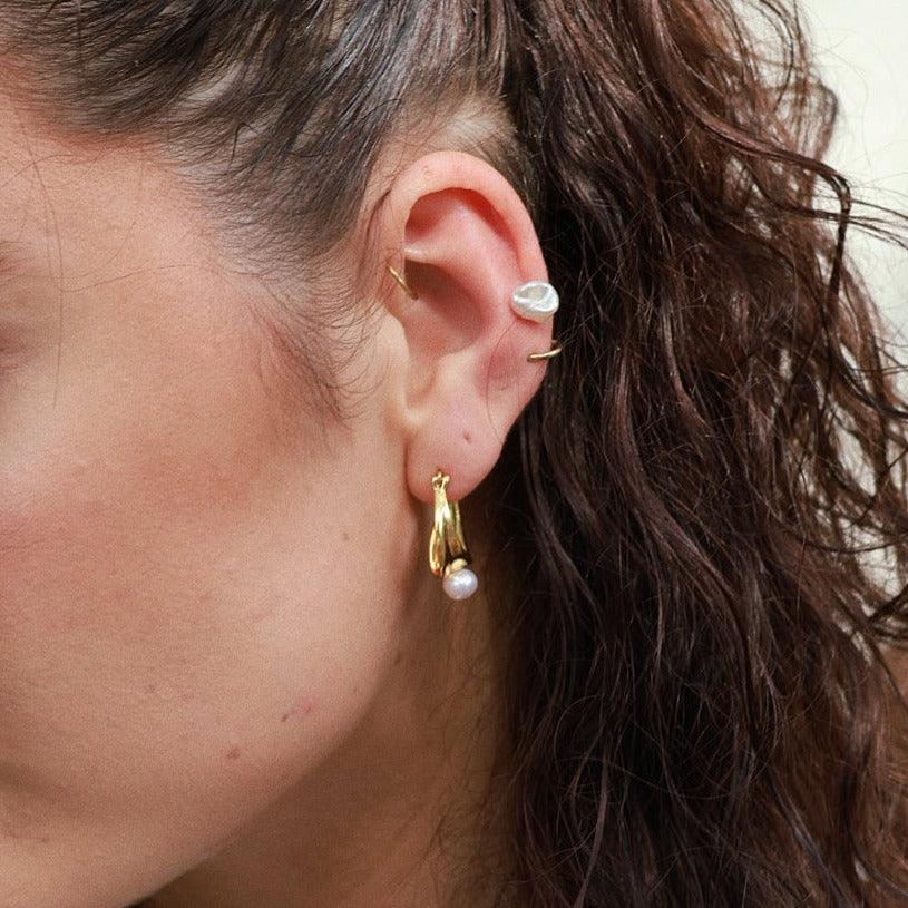 Gold-plated Freshwater Pearl Earrings – Timeless elegance in every detail. Elevate your style with these lustrous pearls, expertly plated in radiant gold.